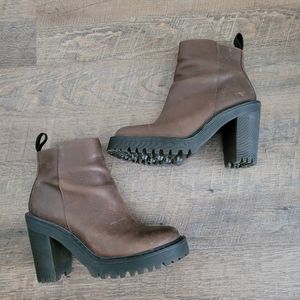 Dr. Martens | Magdalena Leather Heeled Chelsea Boot